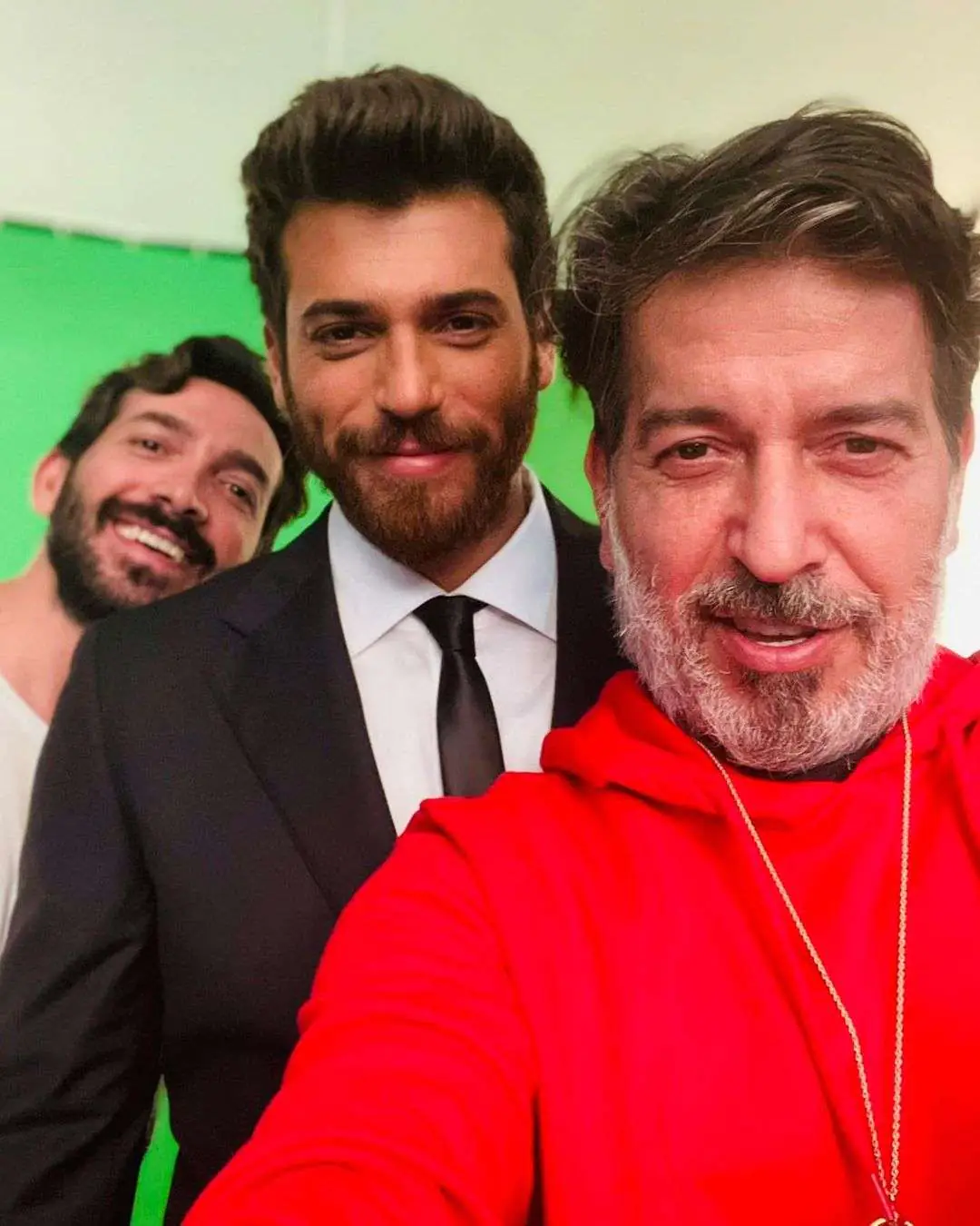 Can Yaman'dan yeni iş müjdesi! Engin Öztürk'ün harika renk uyumu 8
