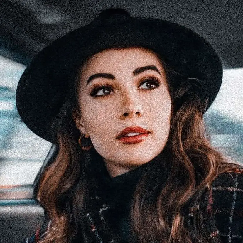 Burcu Özberk kendi resmine hayran kaldı! Hande Soral'dan bilim kurgu sorusu! Nehir Erdoğan'ın sürprizi! 9