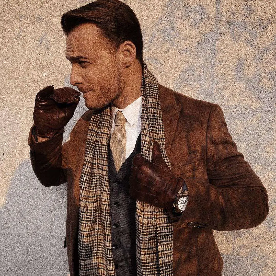 Kerem Bürsin'in karizmasına Hande Erçel eli değdi, rekor beğeni geldi! 8