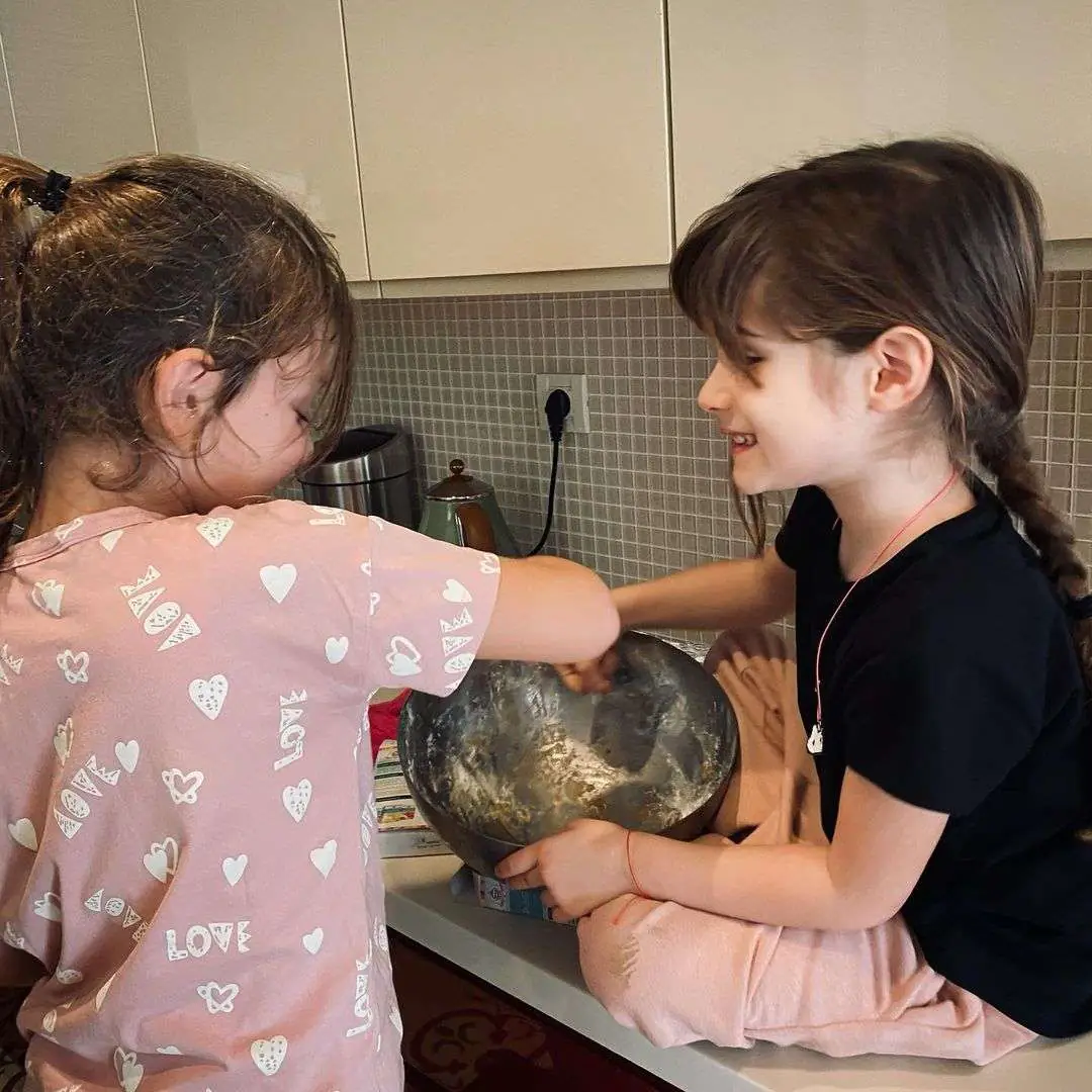 Burcu Özberk hediye için adresi gösterdi! Nur Fettahoğlu, kızıyla gülümsetti! Büşra Develi tarzıyla zaman atlattı! 9