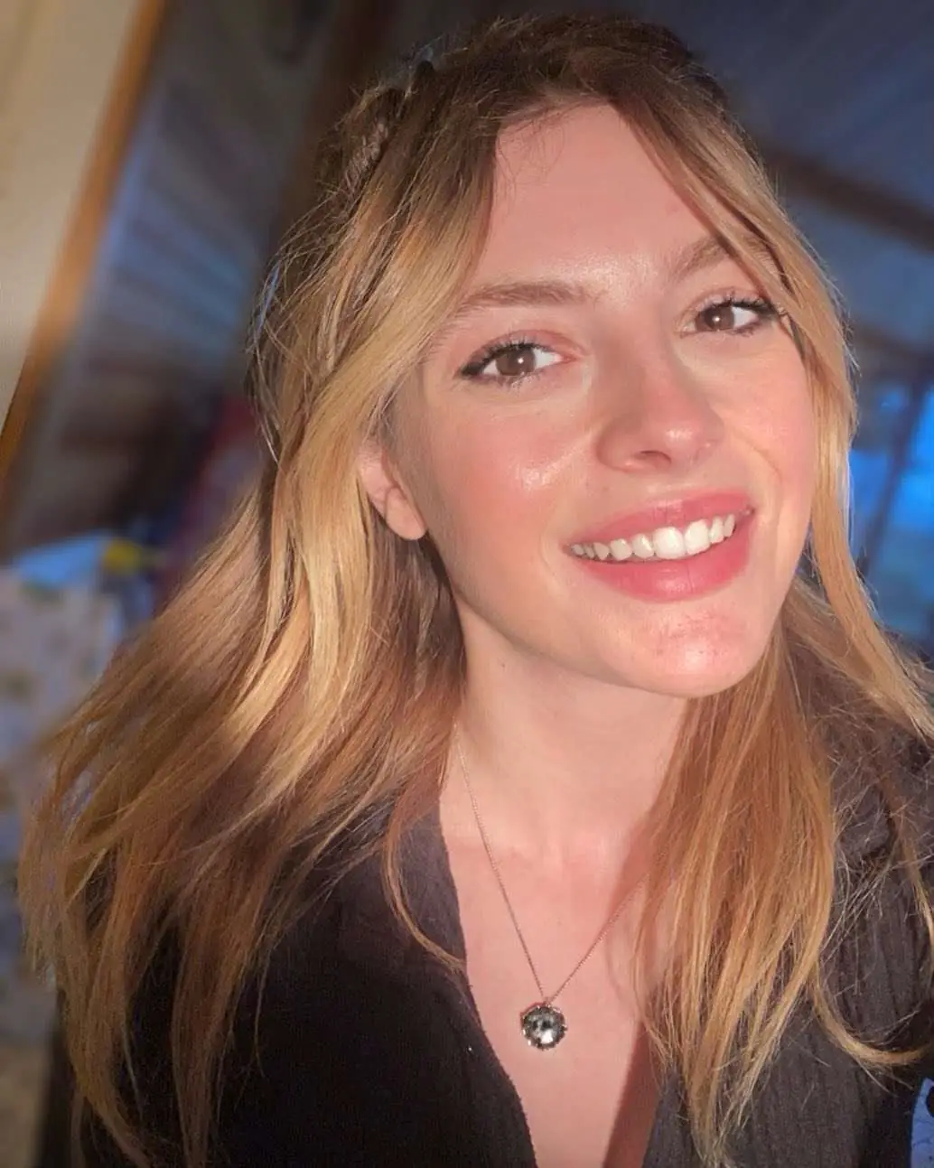 Melis Sezen'in merak uyandıran kolyesi! Bensu Soral'ın Aralık'ta yaz pozu! Merve Oflaz'ın tbt seçimi! 10