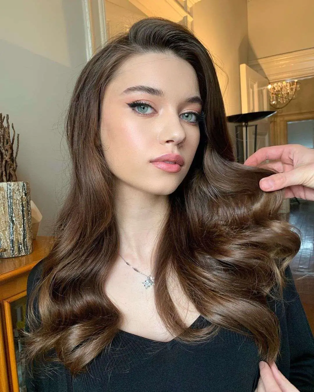 Melis Sezen ve Afra Saraçoğlu'ndan kalp bıraktıran afili pozlar! 9
