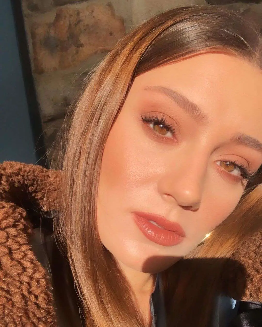 Gizem Karaca yine dizi sahnesinde ve yine hayranlarını mest ediyor! 7