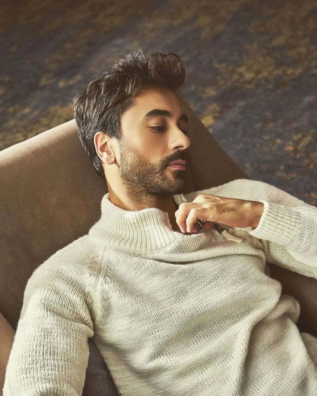 Yasak Elma'dan ayrılan Gökhan Alkan ile, yeni gelen Berk Oktay'ın karizma pozu! 8