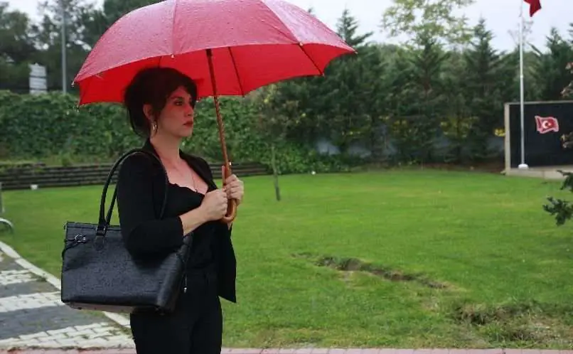 Evrim Alasya, kendi parlattığı Kırmızı Oda dizisine rakip oldu! 7