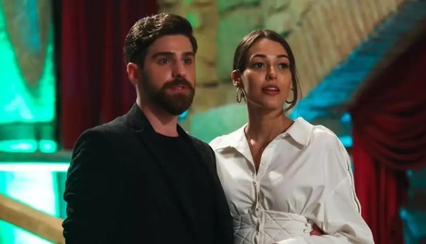 Demet Evgar, Dilan Çiçek Deniz ve Hazar Ergüçlü'yü gören Alev Alev'e kalbini koyuyor! 9 Demet Evgar, Dilan Çiçek Deniz ve Hazar Ergüçlü'yü gören Alev Alev'e kalbini koyuyor! 9