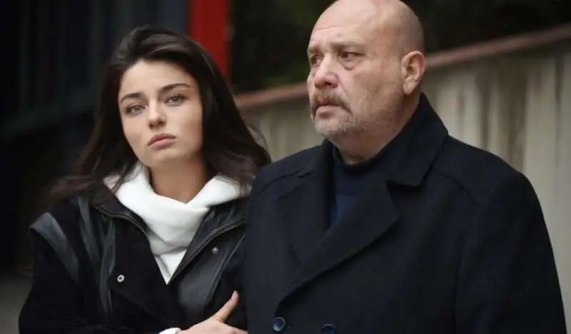Ayça Ayşin Turan, Arıza dizisinde yine olay yarattı, sosyal medyayı salladı 19