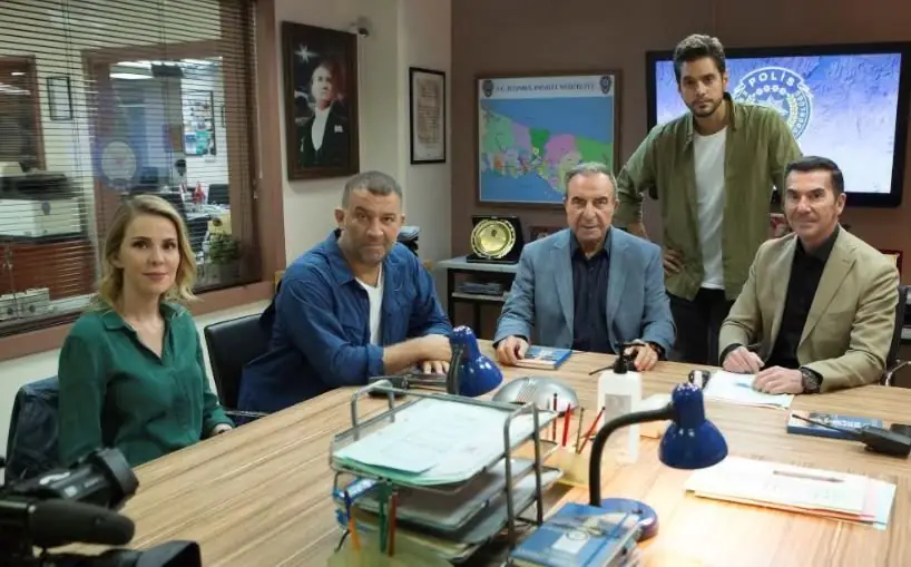 Arka Sokaklar neden bıkmadan izleniyor? Zafer Ergin araştırma istiyor! 9 Arka Sokaklar neden bıkmadan izleniyor? Zafer Ergin araştırma istiyor! 9