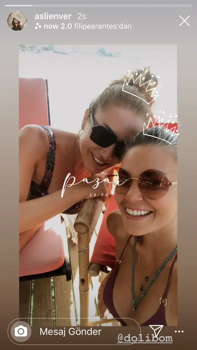 Babil dizisi krizi sürerken Aslı Enver, tatilde bakın kiminle birlikte? 9