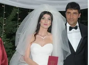 Aslıhan Güner'in kızkardeşlerini gören çok şaşırıyor! 16