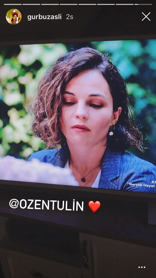 Tülin Özen'e Ufak Tefek Cinayetler'deki rol arkadaşından sürpriz mesaj 9 Tülin Özen'e Ufak Tefek Cinayetler'deki rol arkadaşından sürpriz mesaj 9