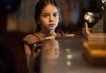 Beren Saat'in Atiye dizisindeki küçük rol arkadaşlarına büyük jesti 9