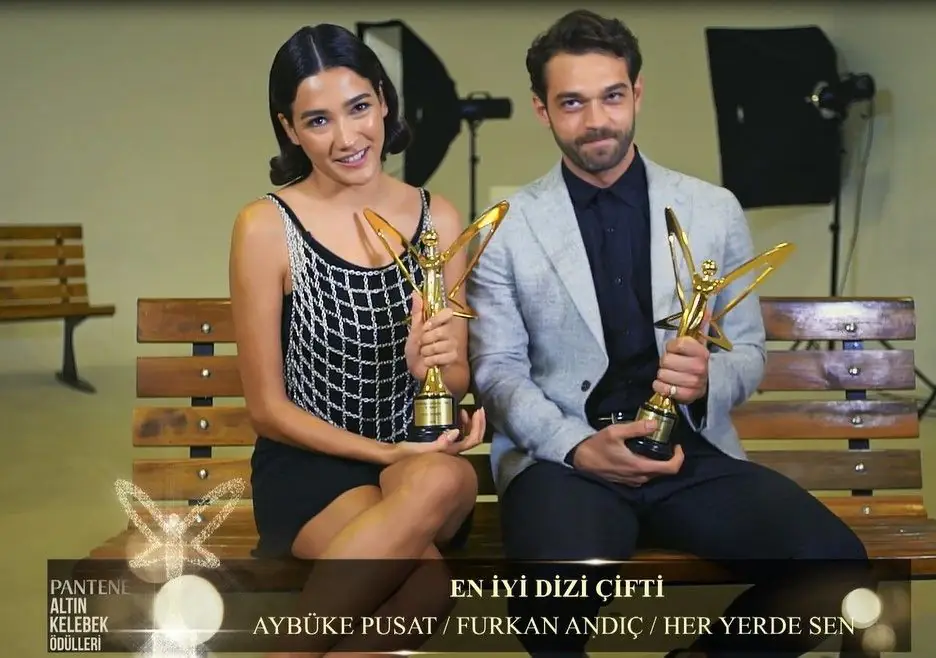 Her Yerde Sen dizisini bu ödülden sonra Aybüke Pusat ve Furkan Andıç hiç unutmaz! 7 Her Yerde Sen dizisini bu ödülden sonra Aybüke Pusat ve Furkan Andıç hiç unutmaz! 7