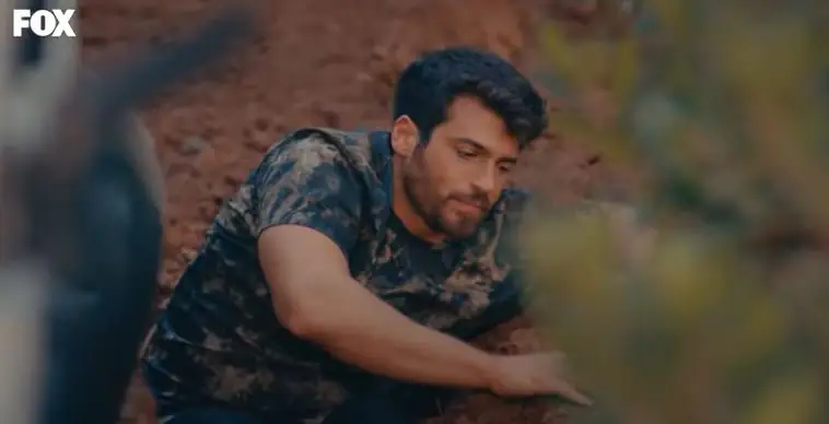 Can Yaman, Bay Yanlış dizi çekiminde çamura battı! 7
