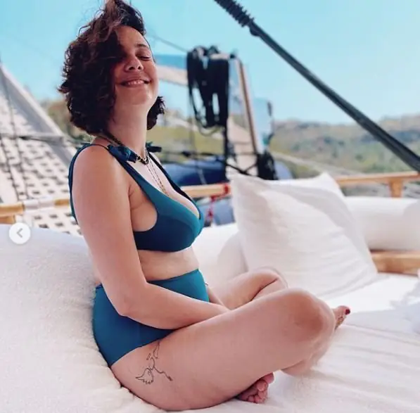 Bergüzar Korel, bikinili fotoğraf paylaşıp magazincilere taş attı! 9