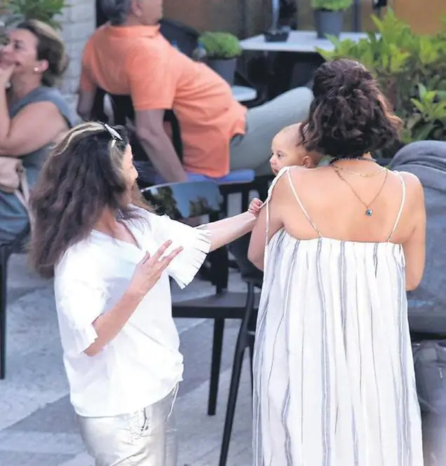 Bergüzar Korel - Halit Ergenç çiftinin minik oğlu Han göründü! 7