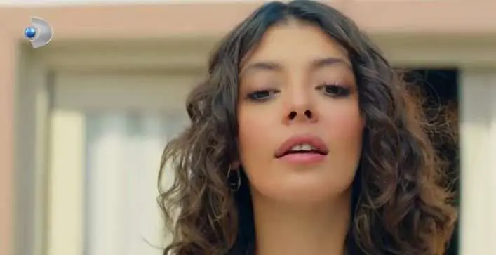 Çağatay Ulusoy ve Afra Saraçoğlu'nun yeni dizisine sürpriz iki oyuncu daha katıldı 9 Çağatay Ulusoy ve Afra Saraçoğlu'nun yeni dizisine sürpriz iki oyuncu daha katıldı 9