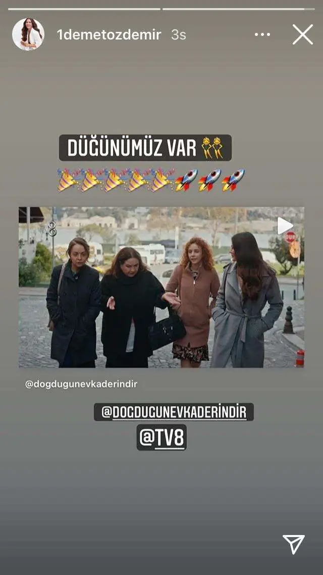 İlahi Demet Özdemir! Doğduğun Ev Kaderindir setinden paylaşmaya doyamadı! 13