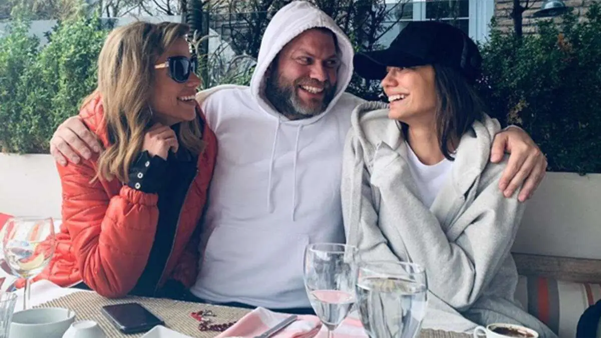 Demet Özdemir'den abisinin yeni işine büyük destek 8