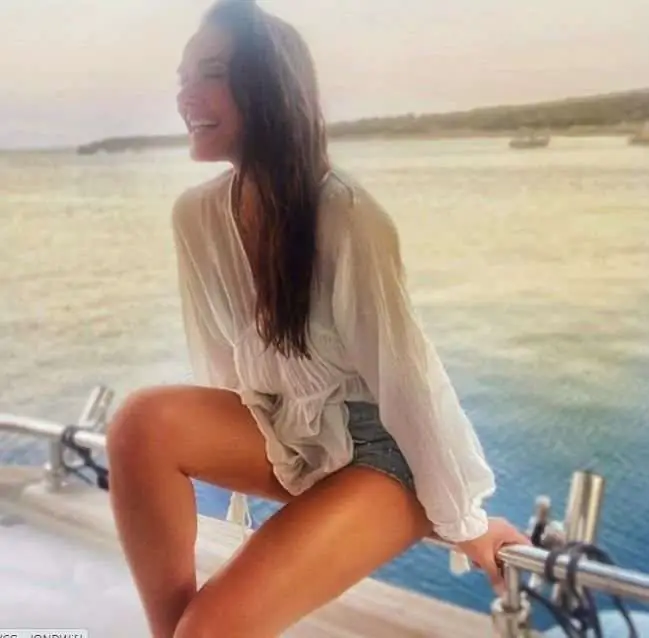 Eşkıya Dünyaya Hükümdar Olmaz'ın Ebru'su Dilşad Şimşek şuh pozlarıyla göz kamaştırıyor 9