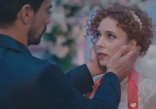 Bu nedir yahu? Hint dizilerini bile geçti! Doğduğun Ev Kaderindir'de çıldırtan sahne! 17 Bu nedir yahu? Hint dizilerini bile geçti! Doğduğun Ev Kaderindir'de çıldırtan sahne! 17