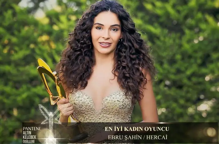 Hercai'deki başarısı Ebru Şahin'e ödül getirdi, mutluluğu görülmeye değerdi 8