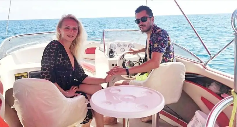 Beni Bırakma'nın başrol oyuncusu Emrah Akduman'ın eşiyle tatil keyfi 7