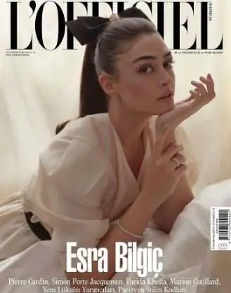 Ramo dizisinde gıcık oluyor ama Esra Bilgiç'in pozuna o da kayıtsız kalamadı! 8