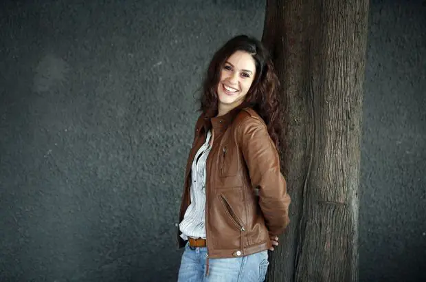 Evrim Alasya Biyografisi: Gazeteci Babası Kim, Kardeşi Var mı, Hangi Dizilerde Oynadı? 6
