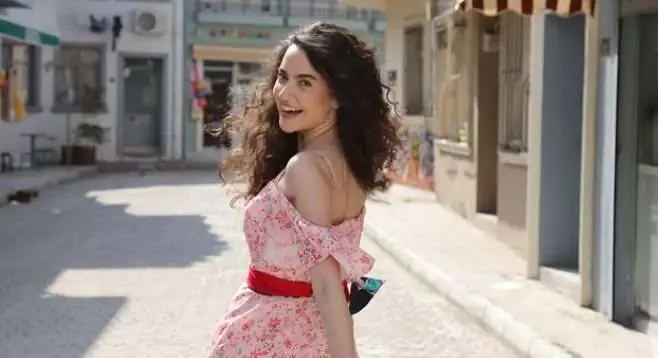 Çatı Katı Aşk'ın günah keçisi olan Ezgi Şenler, TRT1'in iddialı dizisine katıldı! 7 Çatı Katı Aşk'ın günah keçisi olan Ezgi Şenler, TRT1'in iddialı dizisine katıldı! 7