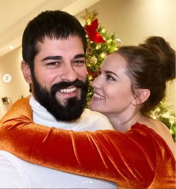 Fahriye Evcen ile Burak Özçivit'in aşk dolu bakışına yüz binlerce beğeni yağdı! 10