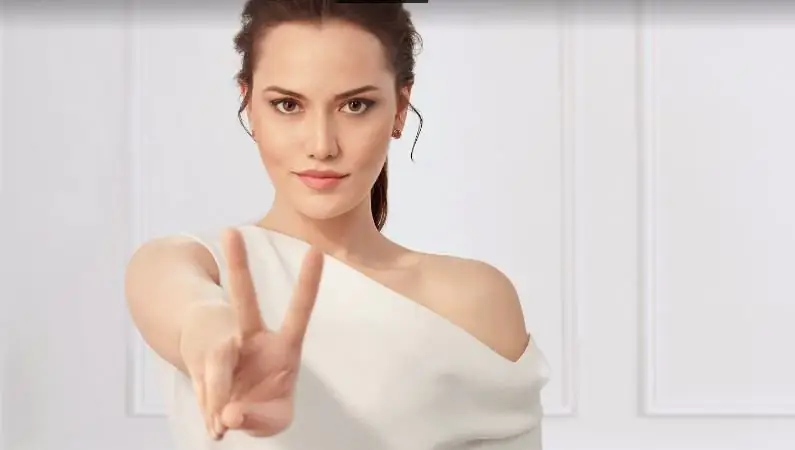 Fahriye Evcen yeni kampanyada cildinin sırlarını anlattı! 7