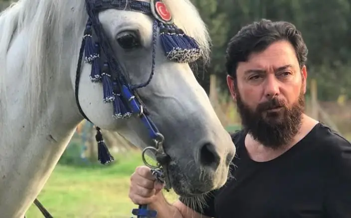 Hercai dizisinin Rıza Demir'i kendisini dönem dizilerine hazırlıyor 1