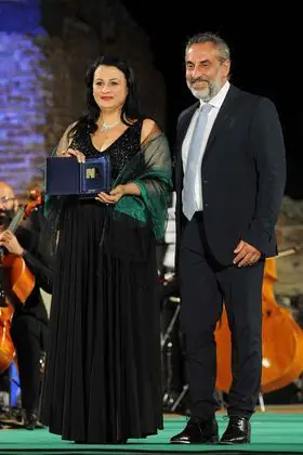 Bir Türk kadınının İtalya'daki müthiş başarısı... Ferzan Özpetek'in de aldığı o ödülü, kuralları yıkarak aldı Soprano Gonca Doğan 8