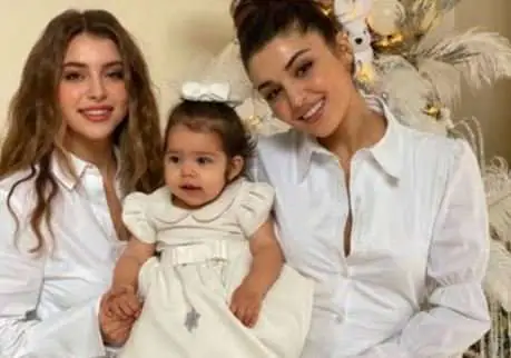 Hande Erçel, giydiğinde prenses gibi olduğu o elbisesini bağışladı 9