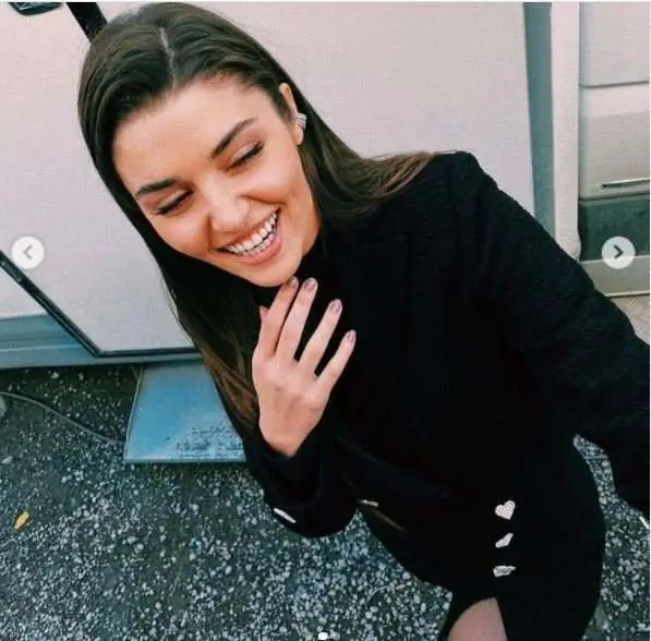 Hande Erçel setten paylaştı, herkesin aklı Kerem Bürsin detayında kaldı! 8