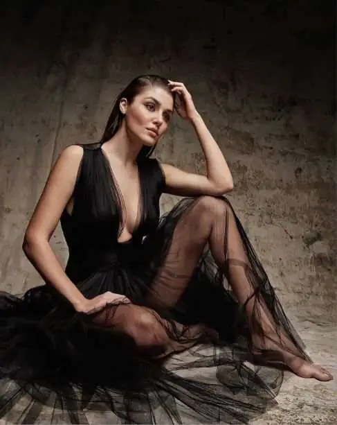 Hande Erçel, o kapağın kısa filmini yayınladı, saatler içinde 1 milyonu geçti! 7