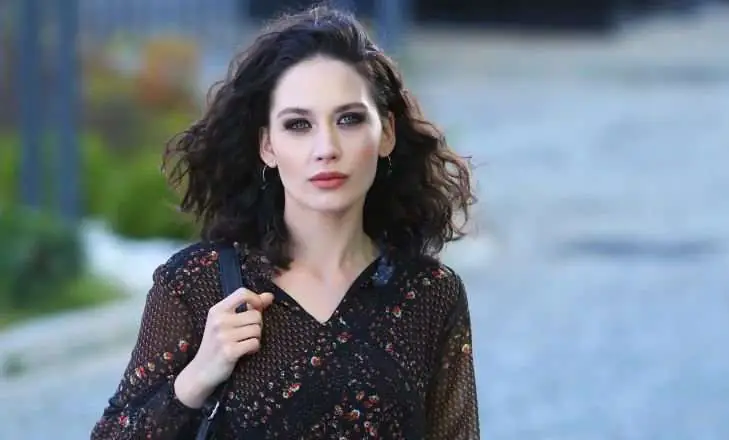 Sen Anlat Karadeniz'in Berrak'ı İlayda Çevik, Fox TV'nin iddialı dizisine geçti! 7