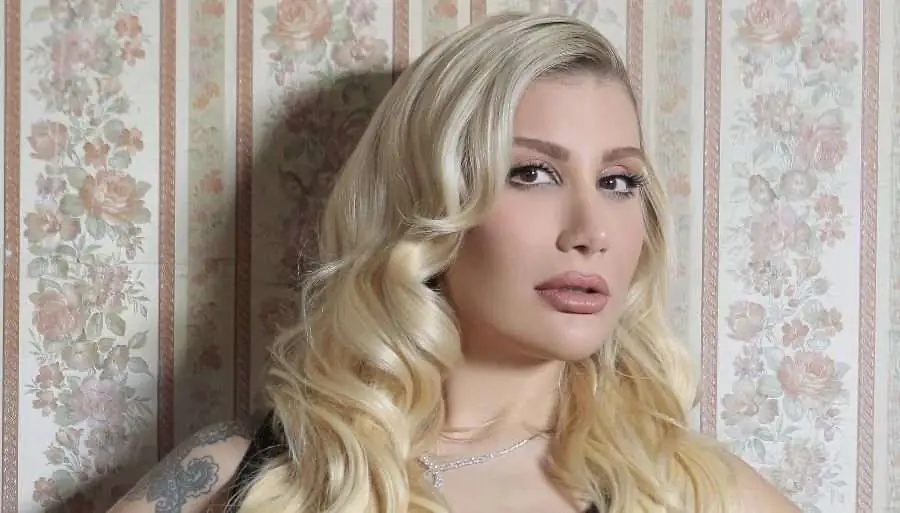 İrem Derici'nin yeni şarkısına hayranları hasta olacak! 7