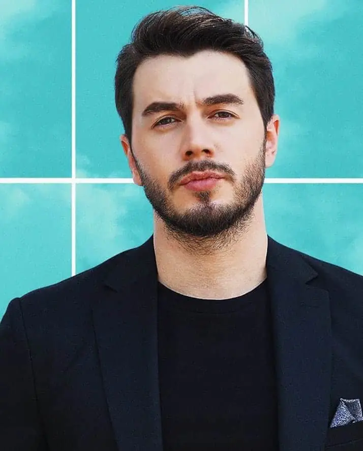 Sen Çal Kapımı dizisini bıraktı, TRT1'in çok iddialı dizisine katıldı! 7