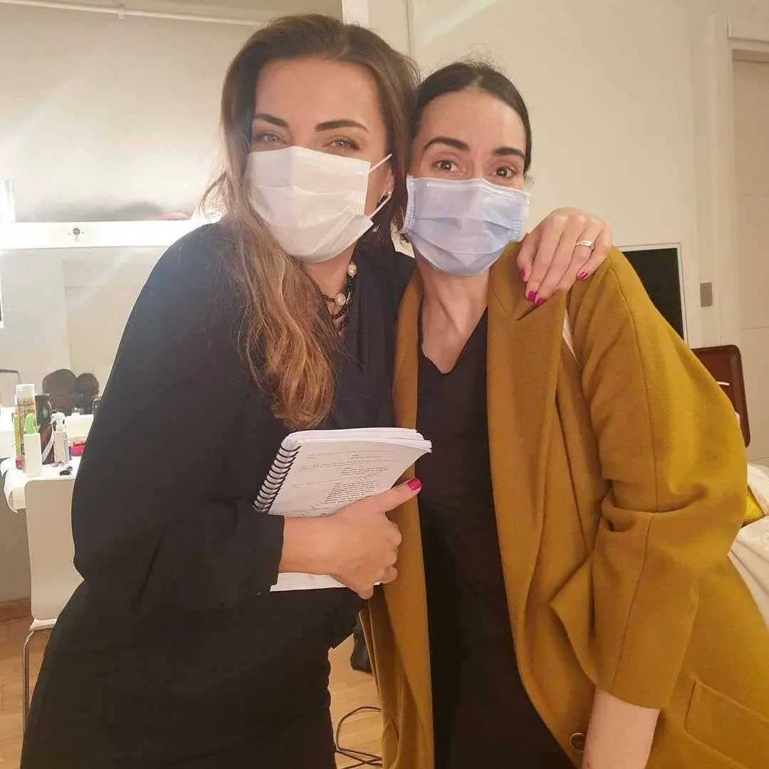 Burcu Kara, 15 yıl sonra arkadaşı ile Kırmızı Oda dizisinde buluştu! 7