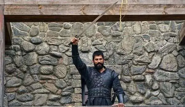 Kuruluş Osman dizisinde kadınlar arasında kılıçlar çekildi! 7