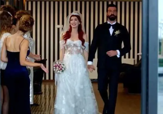 Aslıhan Güner'in gelinliği olay oldu! Kuzey Yıldızı İlk Aşk dizisinde kimse gözünü alamadı! 12