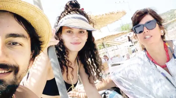 Melisa Şenolsun kendini aşkın kollarına bıraktı! 7 Melisa Şenolsun kendini aşkın kollarına bıraktı! 7