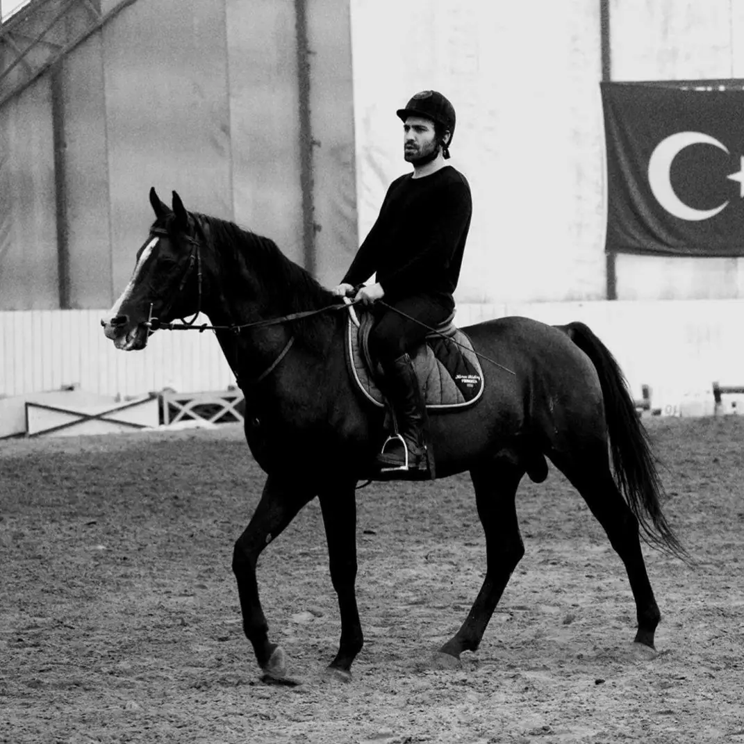 Buğra Gülsoy, Ekin Koç, Sevda Erginci, Leyla Lydia Tuğutlu yeni dizi için kolları sıvadı! 10
