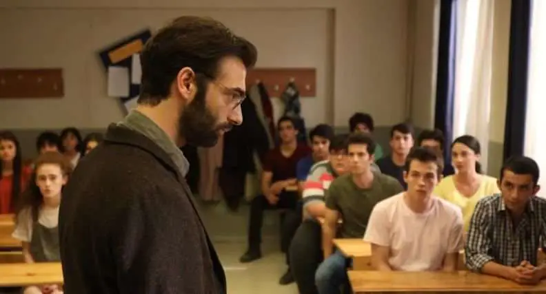 Sen Çal Kapımı ve Sefirin Kızı yerini korurken, Hercai'den büyük sıçrayış! Sosyal medyada çarpıcı değişiklik! 9