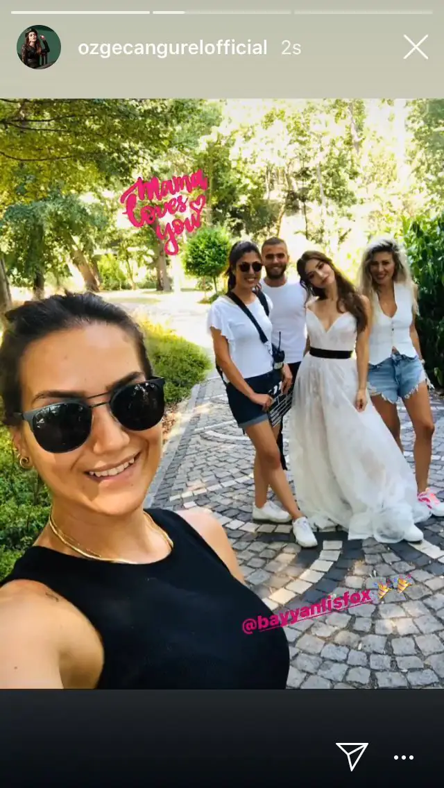 Özge Gürel, Bay Yanlış dizisinin o sahnesinde ne giymiş? Kamera arkasını, paylaşımı ortaya çıkardı 8