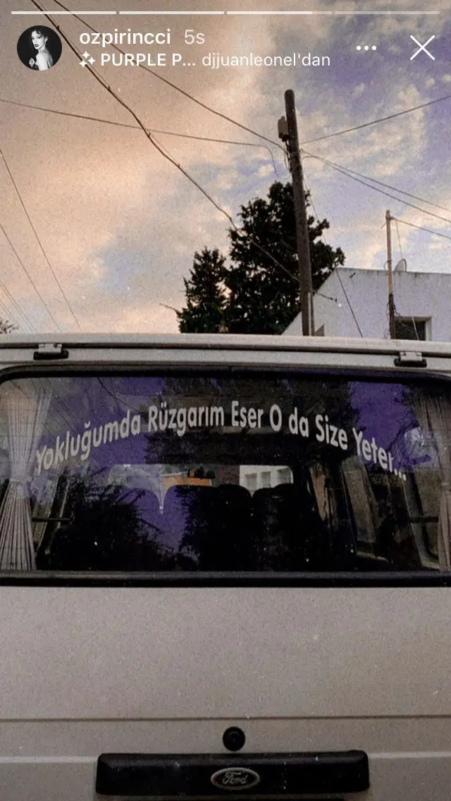 İlahi Özge Özpirinçci! Sosyal medyasını takip eden kahkahayı patlatıyor 9