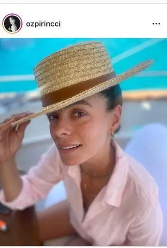 Özge Özpirinçci paylaşımlarıyla sinir bozuyor! Arkadaşına bile rest çekti! 8 Özge Özpirinçci paylaşımlarıyla sinir bozuyor! Arkadaşına bile rest çekti! 8