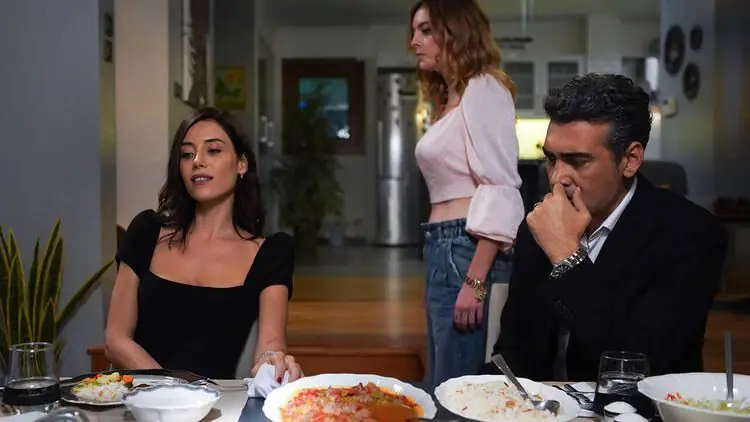 Sadakatsiz dizisinde Melis Sezen, sosyal medyayı ikiye böldü! 2